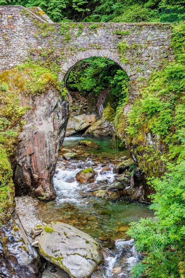 Grotto Zendralli Roveredo Esterno foto